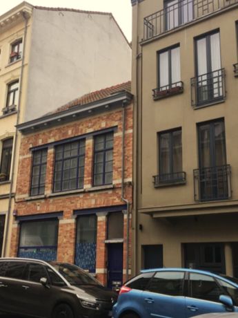 Photo facade avant et mitoyens tourelle 21 etterbeek