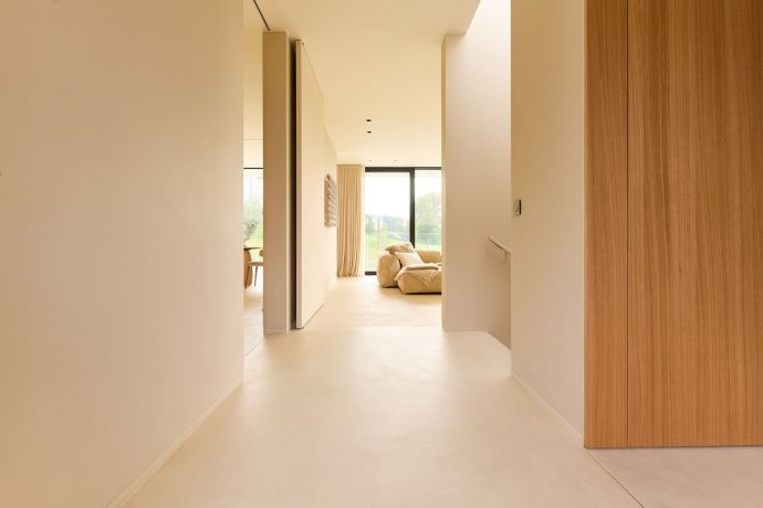 Villa minimaliste toit plat crepi piscine terrain pentu brabant wallon 2